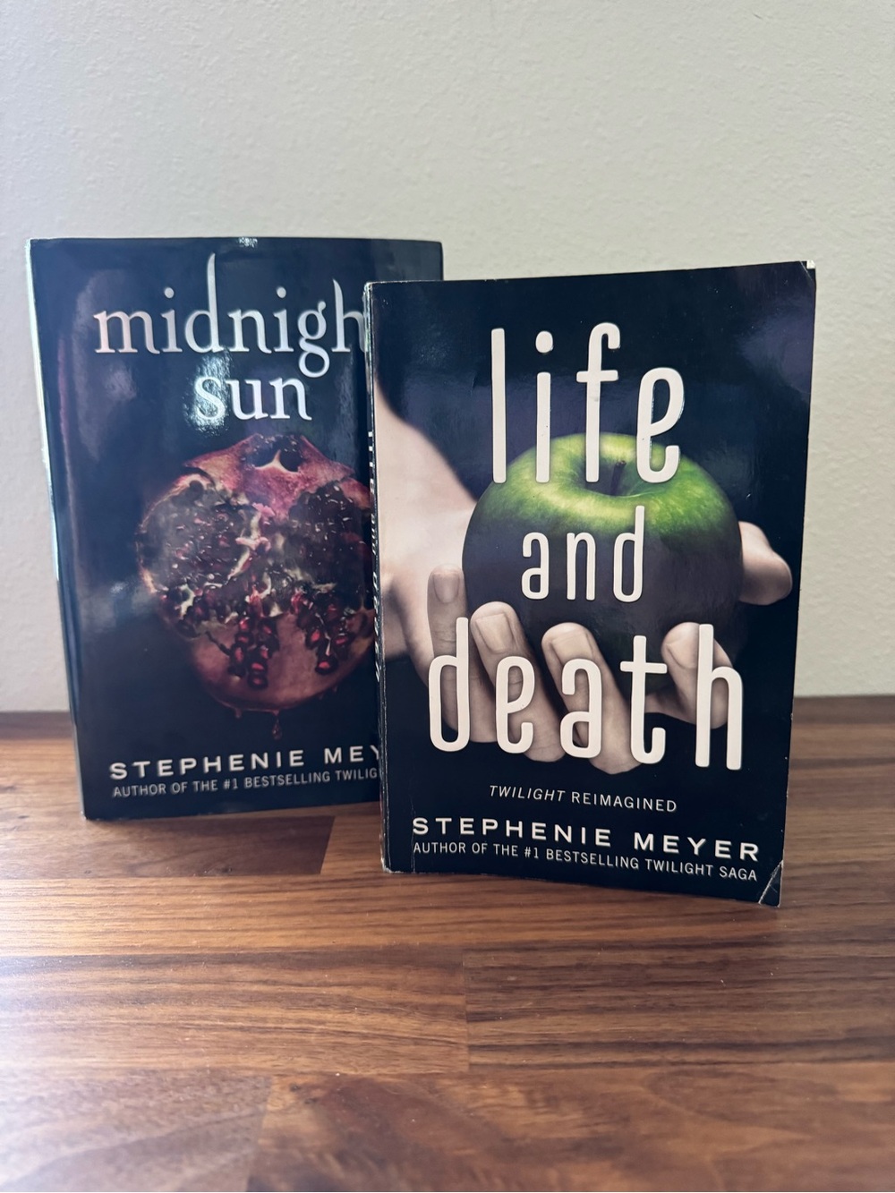 Twilight Bundle Midnight Sun HC & Life and Death PB Stephenie Meyer